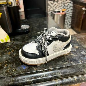 Jordan retro 1 low black and white 6c